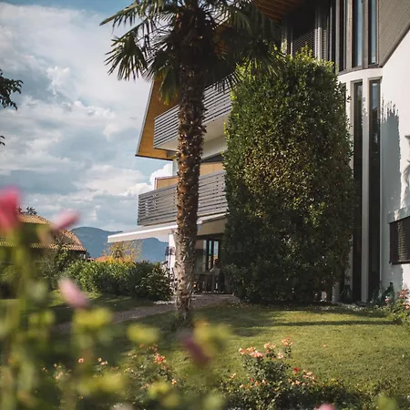 Guest house Julias Ora / Auer
